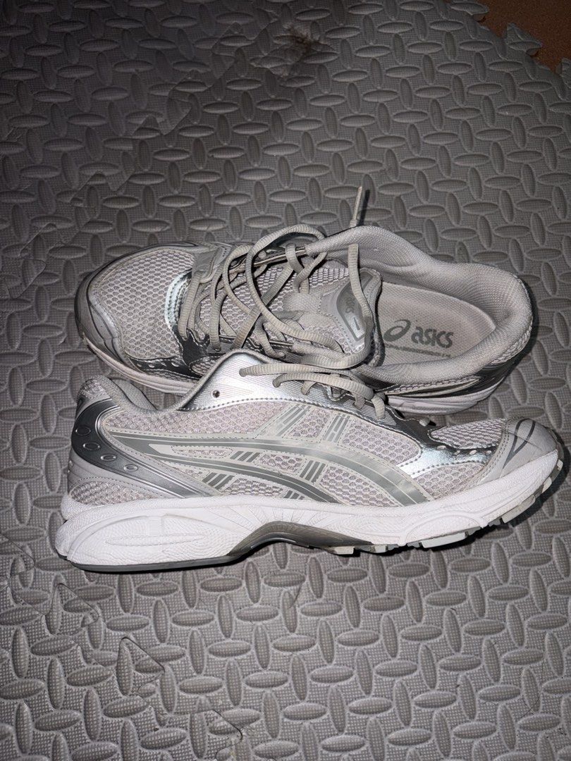 ASICS GEL KAYANO 14 (Category: Casual Shoes) located in Manila. Submitted by marvinordi73459 (Listing ID 1470626168, Image 2). Description: Bought at 2nd Street Thrift store at Taiwan for 4400 pesos. No box. Negotiable. RFS Masikip saken.