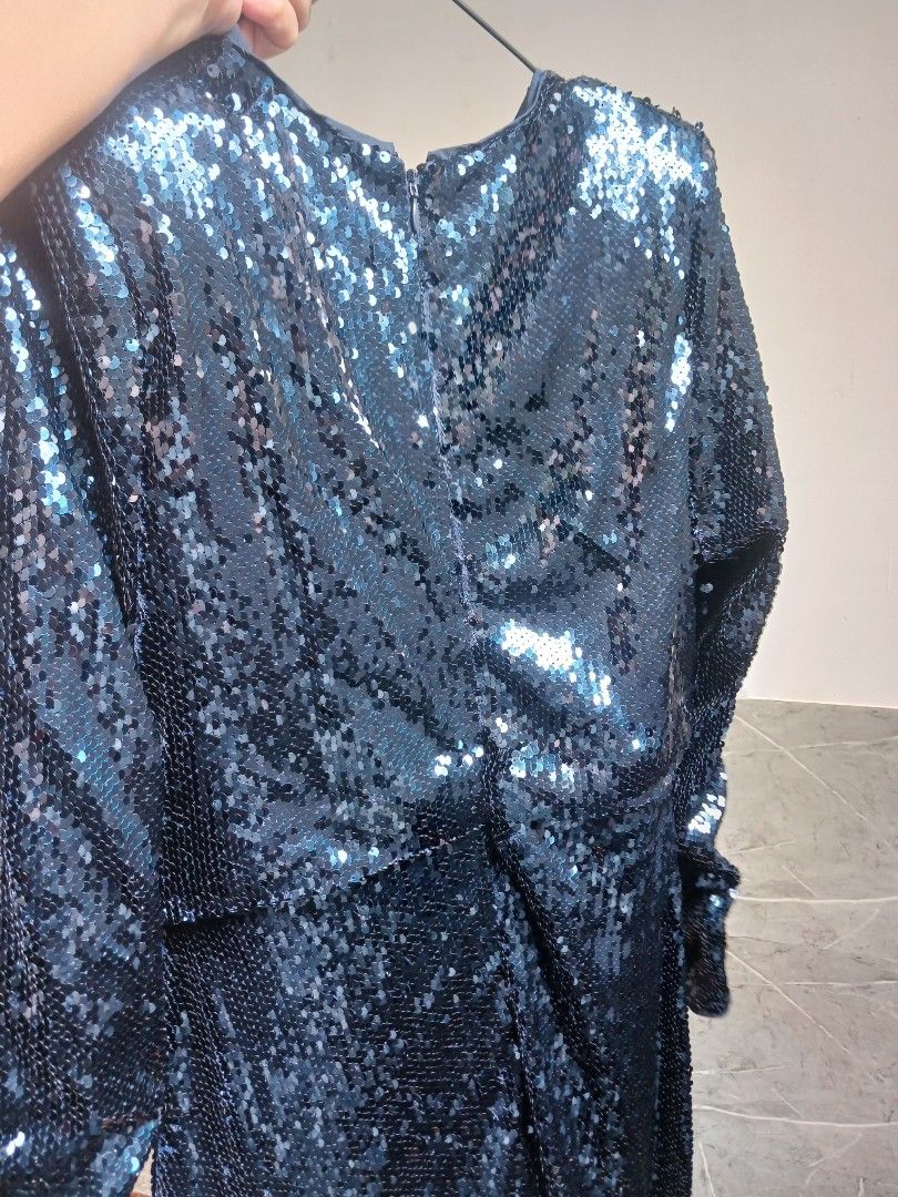ASOS Navy Sequin Long Sleeve Dress (Category: Dresses) located in Marikina City. Submitted by laila15 (Listing ID 1470734119, Image 3). Description: - Condition: Brand new with original retail tags attached - Color: Navy blue with all-over sparkly sequins - Design: Long sleeves with a stylish twist knot front detail - Closure: Secure zipper closure in the back - Comfort: Fully lined inside for a smooth fit - Perfect for: Parties, weddings, holida