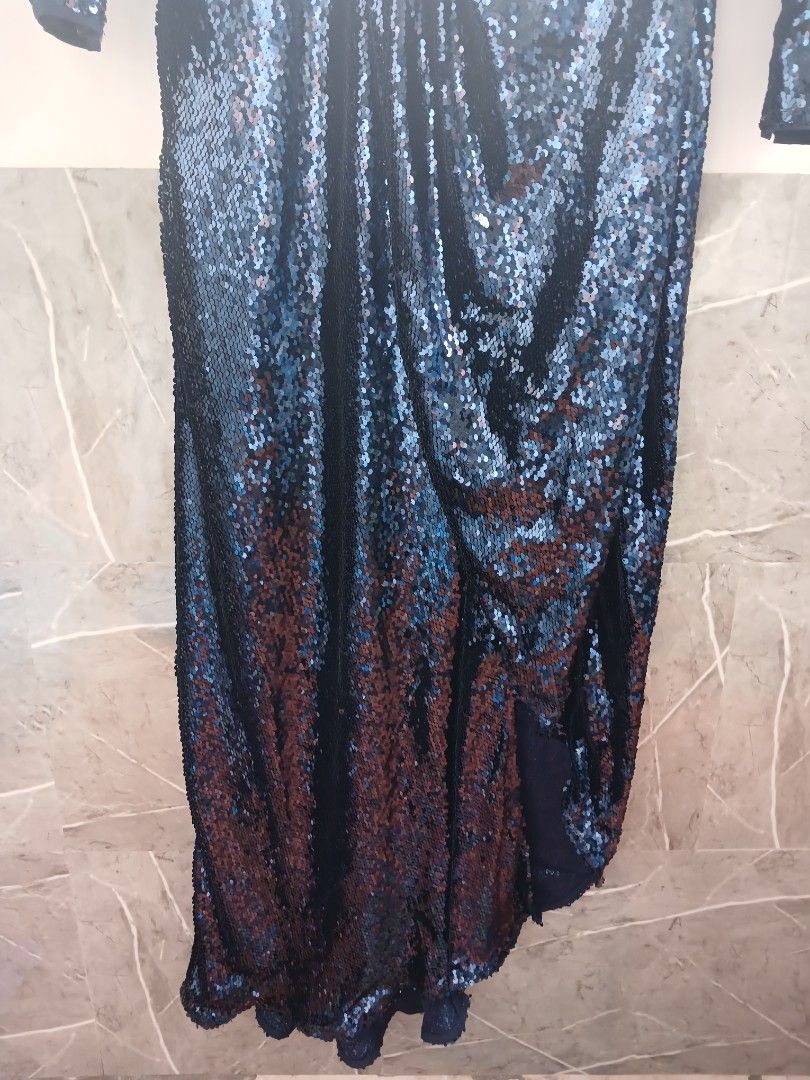 ASOS Navy Sequin Long Sleeve Dress (Category: Dresses) located in Marikina City. Submitted by laila15 (Listing ID 1470734119, Image 1). Description: - Condition: Brand new with original retail tags attached - Color: Navy blue with all-over sparkly sequins - Design: Long sleeves with a stylish twist knot front detail - Closure: Secure zipper closure in the back - Comfort: Fully lined inside for a smooth fit - Perfect for: Parties, weddings, holida
