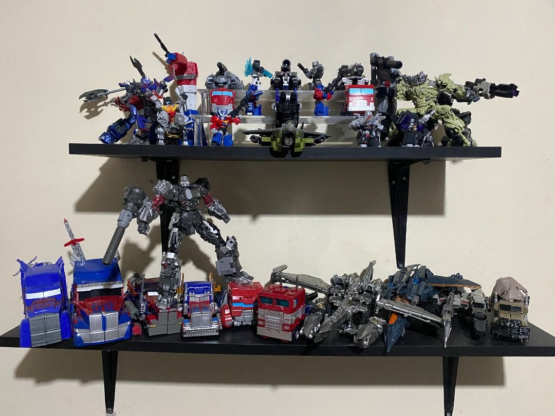 Assorted Transformers Action Figures (Category: Vehicle & Diecast Models) located in Subic. Submitted by yvngw_lf (Listing ID 1470667418, Image 1). Description: Assorted Optimus Prime and Megatron Action Figures (Personal Collection) All Pristine Condition All Original Box Included Price Range Php 250- Php 2,500 Negotiable Hasbro, Yolopark, Baiwei, Blokees etc. .