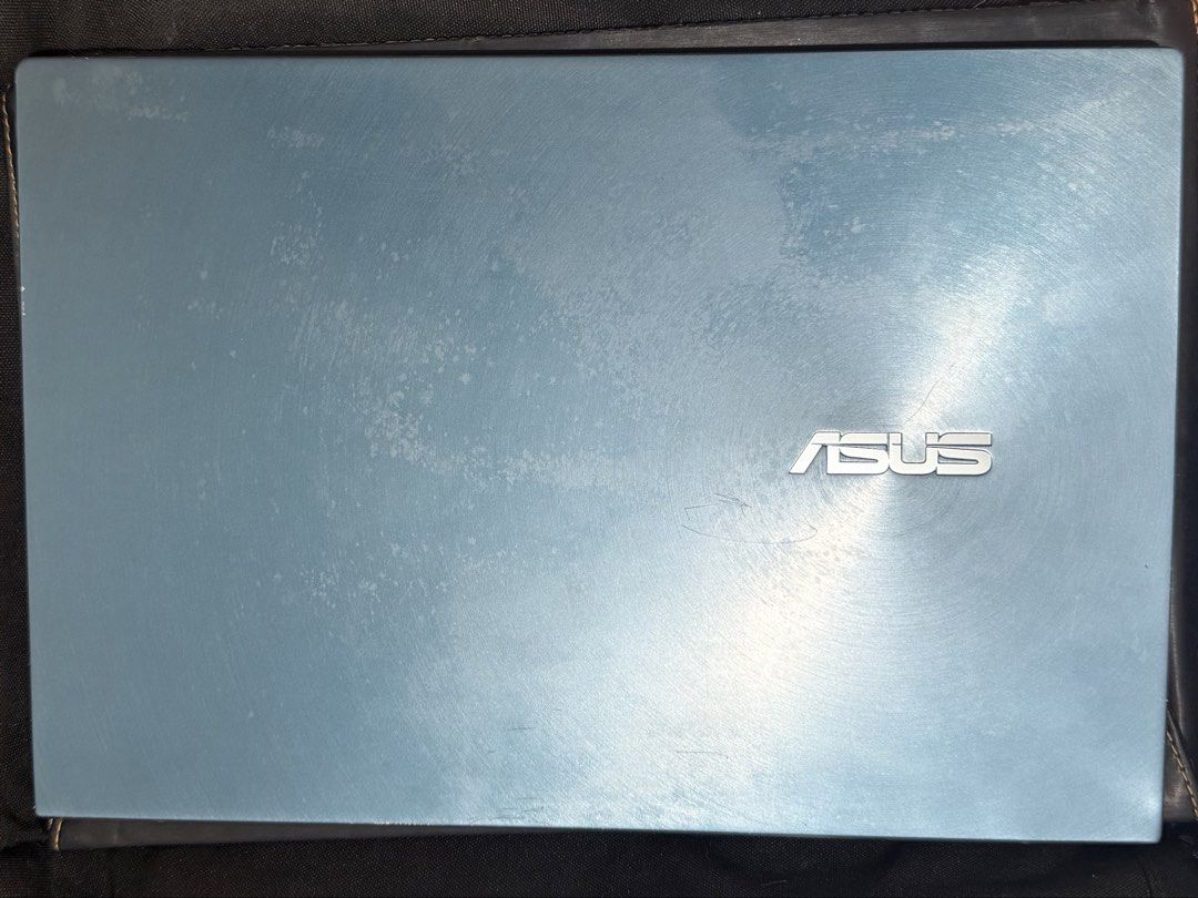 Asus Zenbook Duo (UX482EGR) (Category: Laptops & Notebooks) located in Guiguinto. Submitted by wotwots28 (Listing ID 1470694141, Image 3). Description: 14” FHD 400 nits Intel 11th Gen Core i7-1195G7 16GB RAM 512GB PCIe SSD NVDIA MX450 GPU Windows 11 (Bag, Sleeve, and Mouse included) Issue: Signs of usage and scratches Reference: https://www.asus.com/ph/laptops/for-work/zenbook/zenbook-duo-14-ux482/.