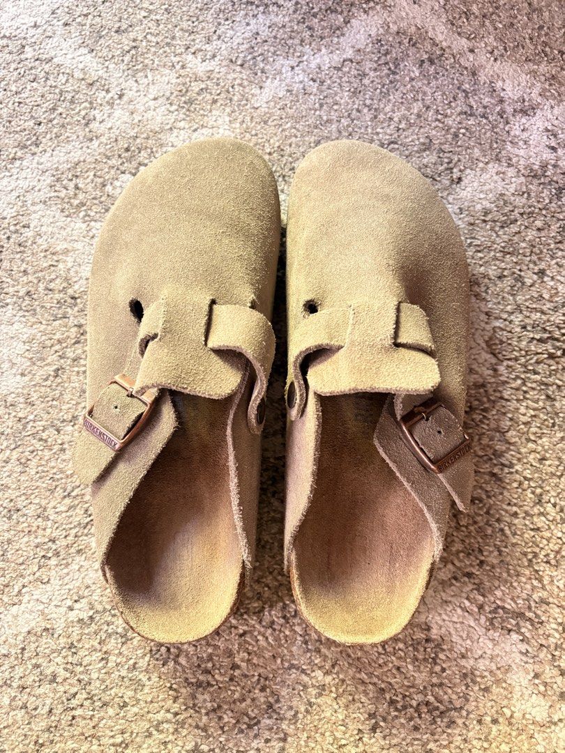 Auth Preloved Birkenstock Boston Clogs (Category: Slippers and slides) located in Paranaque City. Submitted by silentstone.dolphin (Listing ID 1470558015, Image 2). Description: Suede Leather.. Taupe Color.. Brass Buckle.. Soft Footbed.. Size 39N.. Clean & Ready to Wear✅ Best Seller Colorway!👌 Super Nice in Actual😍.