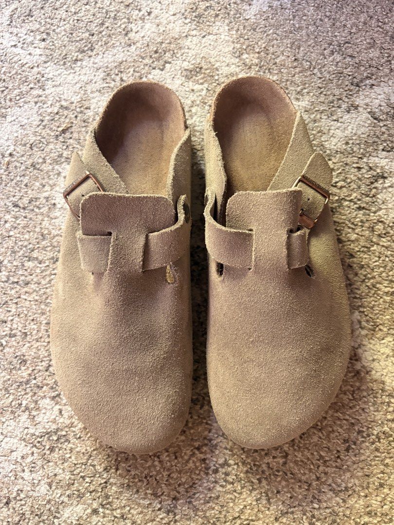 Auth Preloved Birkenstock Boston Clogs (Category: Slippers and slides) located in Paranaque City. Submitted by silentstone.dolphin (Listing ID 1470558015, Image 1). Description: Suede Leather.. Taupe Color.. Brass Buckle.. Soft Footbed.. Size 39N.. Clean & Ready to Wear✅ Best Seller Colorway!👌 Super Nice in Actual😍.