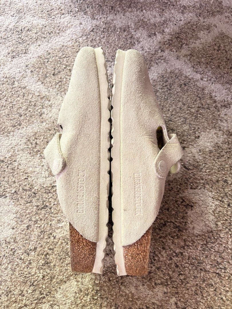 Auth Preloved Birkenstock Boston Clogs (Category: Slippers and slides) located in Paranaque City. Submitted by silentstone.dolphin (Listing ID 1470596177, Image 3). Description: Suede Leather.. Antique White/Off- white color.. Soft Footbed.. Visible Print.. Super SOLID!!!!😍.
