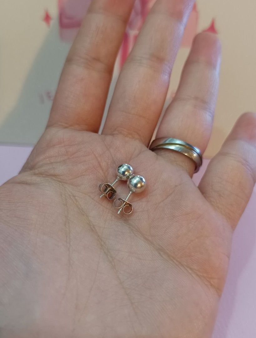 Authentic 925 Silver 6mm ball earrings (Category: Earrings) located in General Mariano Alvarez. Submitted by plsjewelryemporium (Listing ID 1470669498, Image 2). Description: 925 Silver Ball earrings 5.5 to 6MM ball size solid silver from Japan brandnew PHP 850 + SF MOP: Gcash MOD: J&t express and lalamove NO COD/COP.