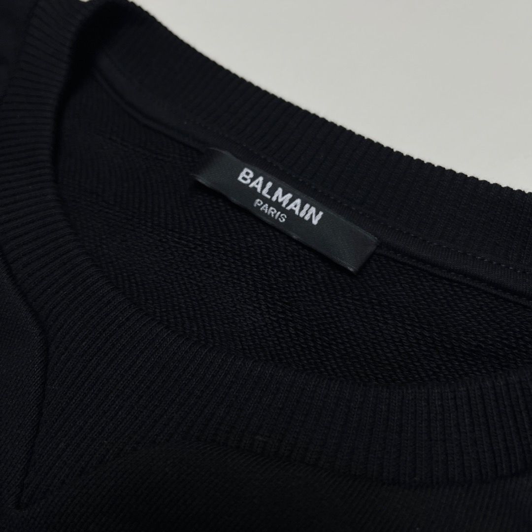 Authentic Balmain Paris Black Sweater (Category: Coats, Jackets and Outerwear) located in Caloocan City. Submitted by achilles_grails (Listing ID 1470676821, Image 2). Description: .