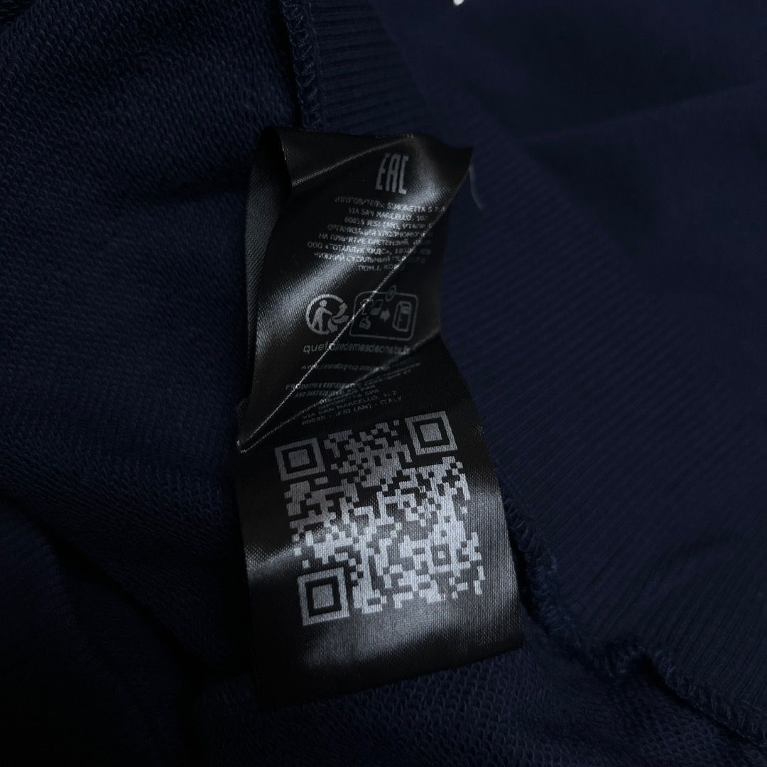 Authentic Balmain Paris Midnight Blue Sweater (Category: Coats, Jackets and Outerwear) located in Caloocan City. Submitted by achilles_grails (Listing ID 1470727029, Image 2). Description: - 100% Authentic Balmain Paris designer sweater - Color: Midnight blue with white front logo branding - Features signature silver-toned lion-embossed shoulder buttons - Premium construction: Main fabric 100% cotton, trim with spandex for comfortable stretch - C