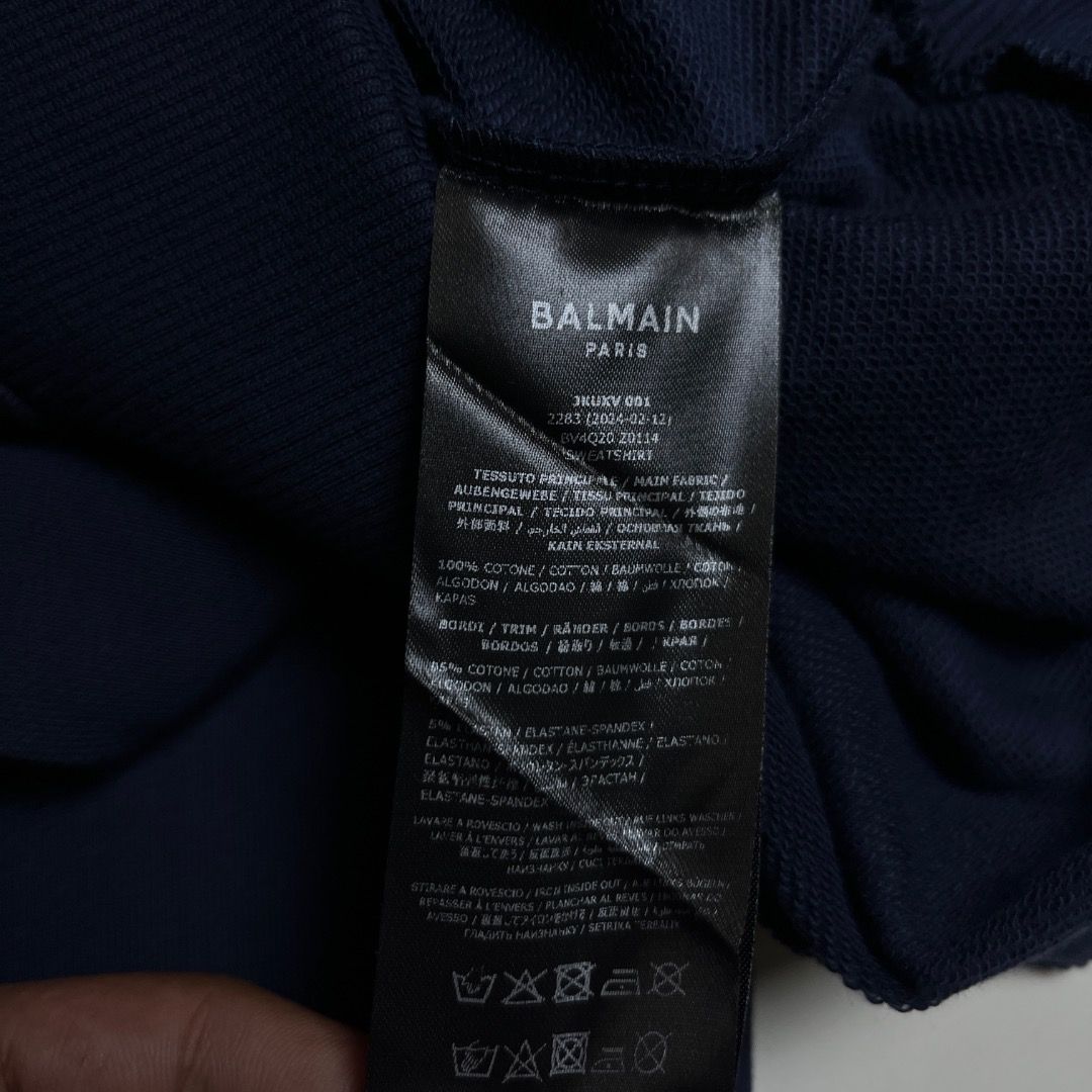 Authentic Balmain Paris Midnight Blue Sweater (Category: Coats, Jackets and Outerwear) located in Caloocan City. Submitted by achilles_grails (Listing ID 1470727029, Image 3). Description: - 100% Authentic Balmain Paris designer sweater - Color: Midnight blue with white front logo branding - Features signature silver-toned lion-embossed shoulder buttons - Premium construction: Main fabric 100% cotton, trim with spandex for comfortable stretch - C