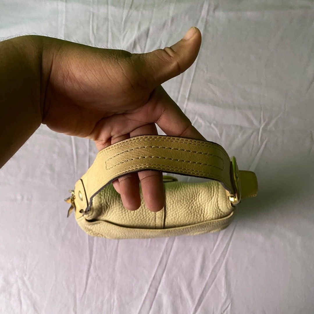 Coach Soho Small (Category: Shoulder Bags) located in Dipolog. Submitted by arkdthrift (Listing ID 1470578976, Image 3). Description: Excellent Condition No Issue.