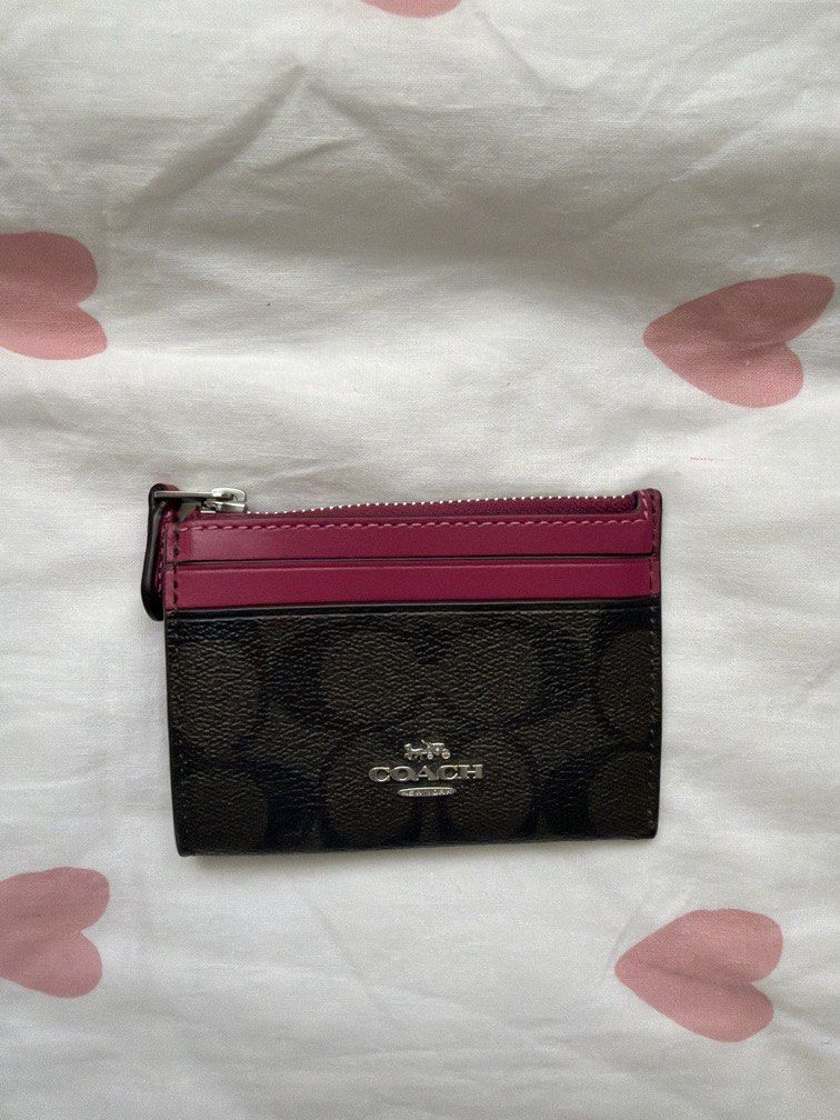 Authentic Coach Wallet / Cardholder in Pink (Category: Wallets & Card holders) located in Las Pinas. Submitted by thealyssacloset (Listing ID 1470590604, Image 1). Description: -RFS: Already have a wallet -100% Authentic from HK -In great condition.