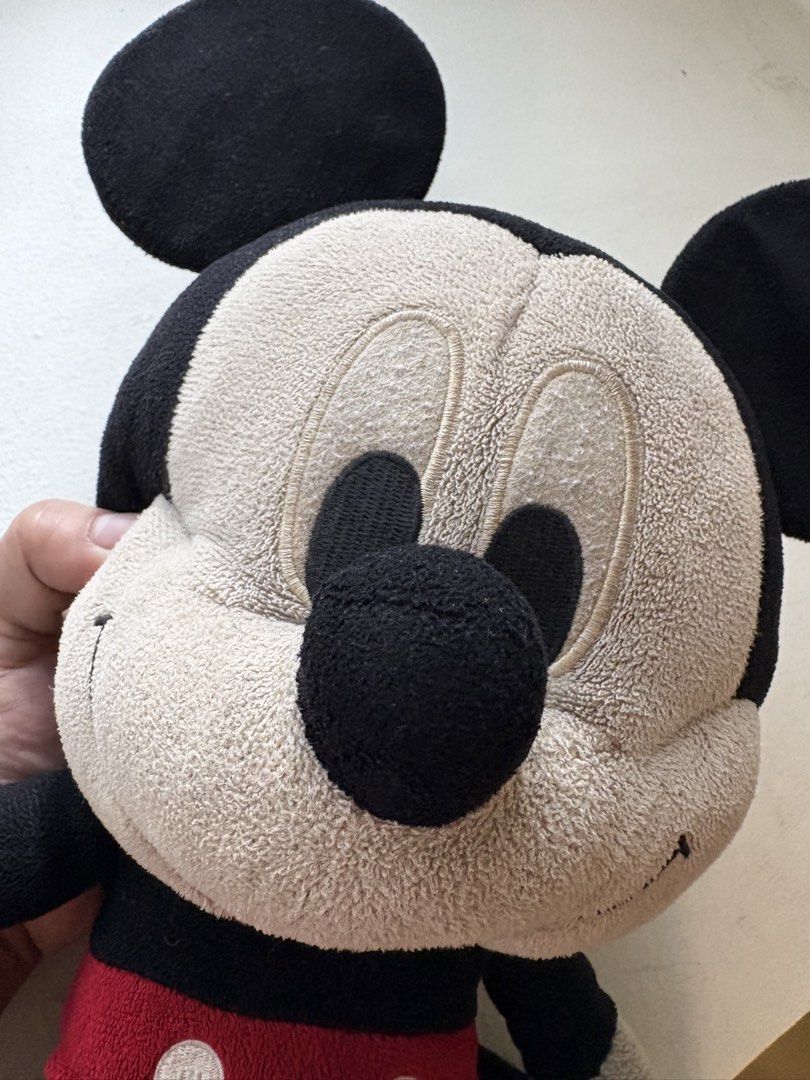 Authentic Disney Merchandise Mickey Mouse Plush Toy (Category: Plushies & Soft Toys) located in Mandaluyong City. Submitted by material_boi (Listing ID 1470585371, Image 3). Description: Bought in Disneyland HK years ago for I think ₱2k plus. Malambot. Di siya nakakatayo, upo lang. Naka-stock lang to sa kotse ko. Issues: medyo marumi siya from dust, dry clean nyo na lang. Then last pic shows parang may galos siya sa likod ng isang kamay. Perfect 