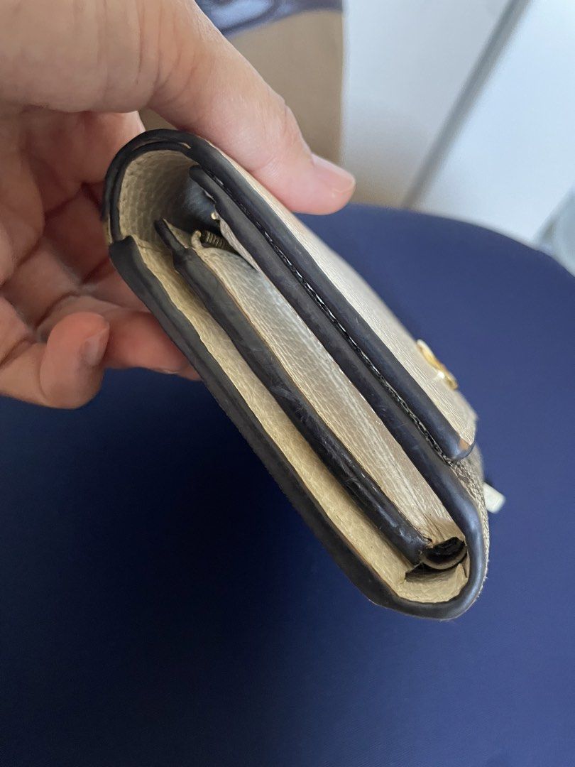 Authentic elegant marmont wallet (Category: Luxury Bags & Wallets) located in Cabuyao City. Submitted by wakahatana (Listing ID 1470699029, Image 2). Description: A lot of card slots. .
