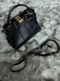 (Category: ) located in . Submitted by myrawr.secondluxe (Listing ID 1470602006, Image 1). Description: .