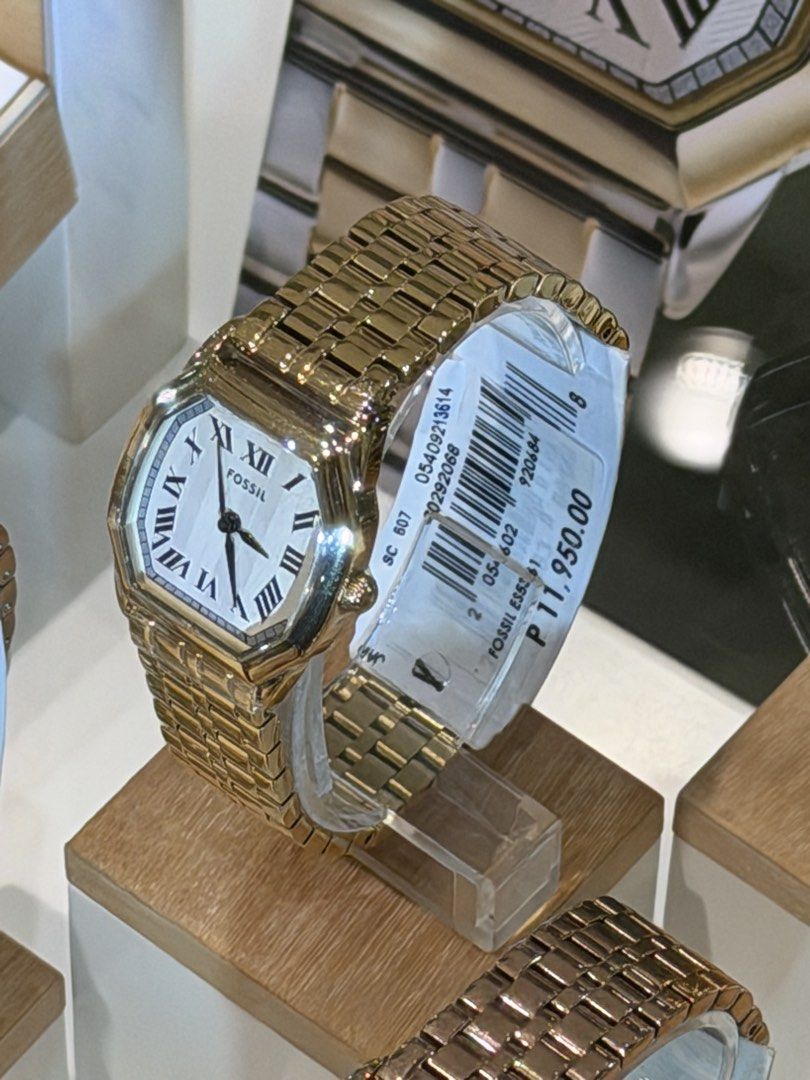 Authentic Fossil Watch (Category: Luxury Watches) located in Quezon City. Submitted by andyclave (Listing ID 1470578635, Image 2). Description: PM me for more pics! Also available in silver..