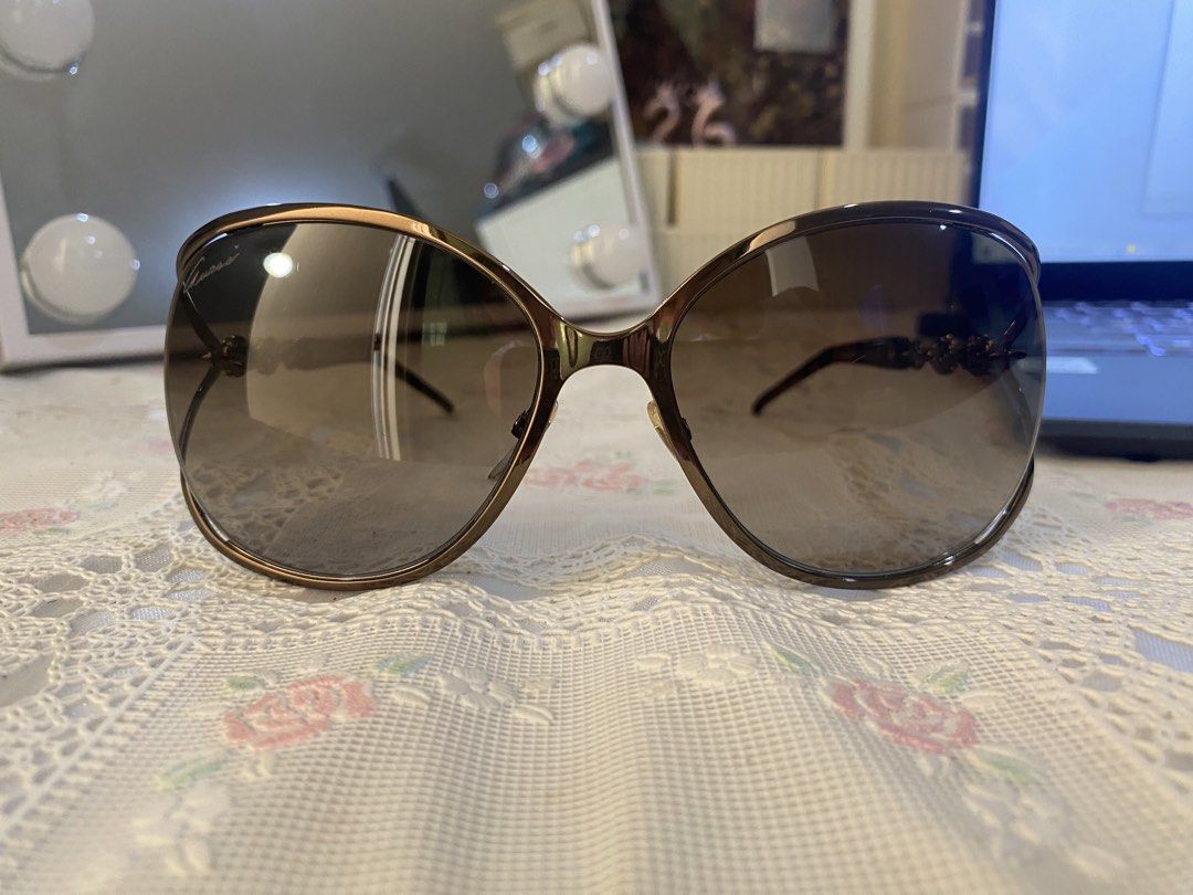 Authentic Gucci Brown Oversized Rhinestone Chain Sunglasses (Category: Sunglasses & Eyewear) located in Manila. Submitted by shayl_ (Listing ID 1470631832, Image 1). Description: - Origin: Made in Italy - No issue Message for more pictures .