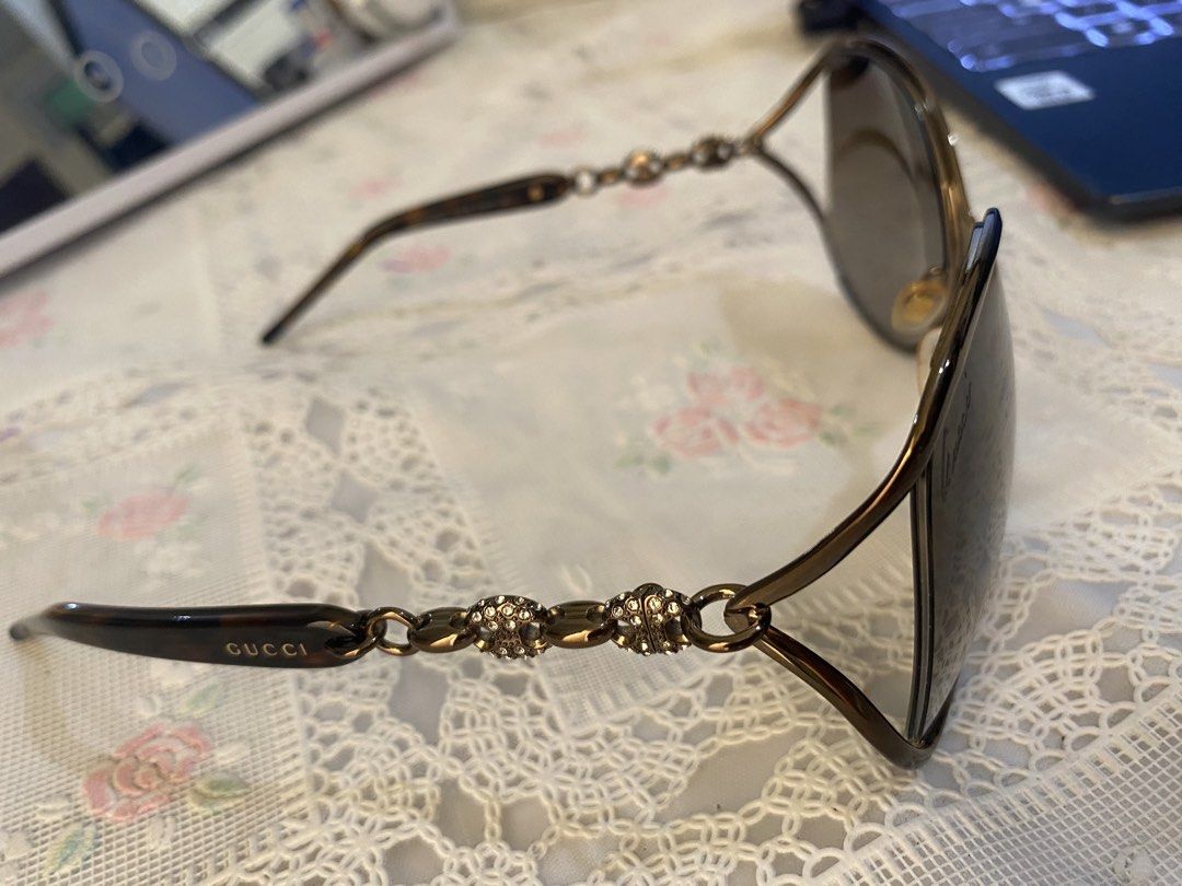 Authentic Gucci Brown Oversized Rhinestone Chain Sunglasses (Category: Sunglasses & Eyewear) located in Manila. Submitted by shayl_ (Listing ID 1470631832, Image 2). Description: - Origin: Made in Italy - No issue Message for more pictures .