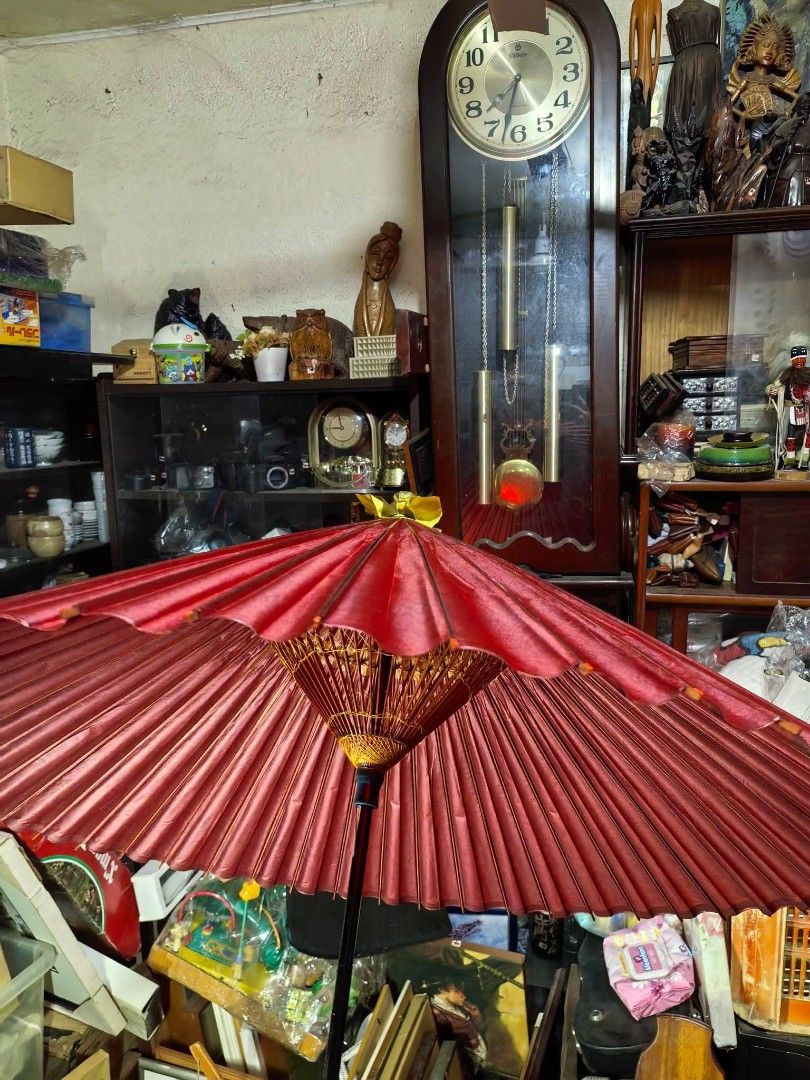Authentic Japanese Traditional Oiled Paper Umbrella (Category: Umbrellas) located in Cebu City. Submitted by dudes_villanueva (Listing ID 1470618169, Image 2). Description: Authentic Japanese Traditional Oiled Paper Umbrella (Wagasa / Bangasa) 📌 Condition: Brand New, complete with original yellow sleeve. 📌 Dimensions: Approx. 110cm – 115cm open diameter (60cm rib length) | 74.5cm height ​📌 Item: Authentic vintage Japanese traditional oiled pap