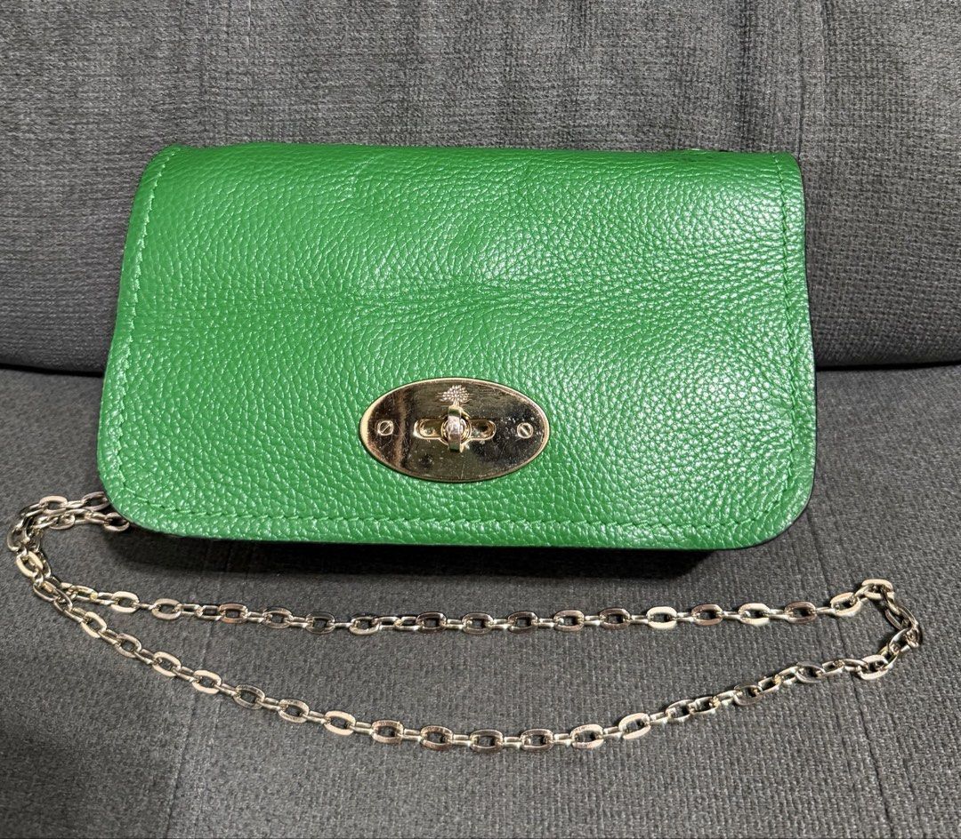 Authentic Mulberry Lilly (Category: Cross-body Bags) located in Quezon City. Submitted by chic.bags (Listing ID 1470741150, Image 1). Description: Coded With etiketa Made in Wngland Looks new No issue Actual photo posted Mop: gcash.
