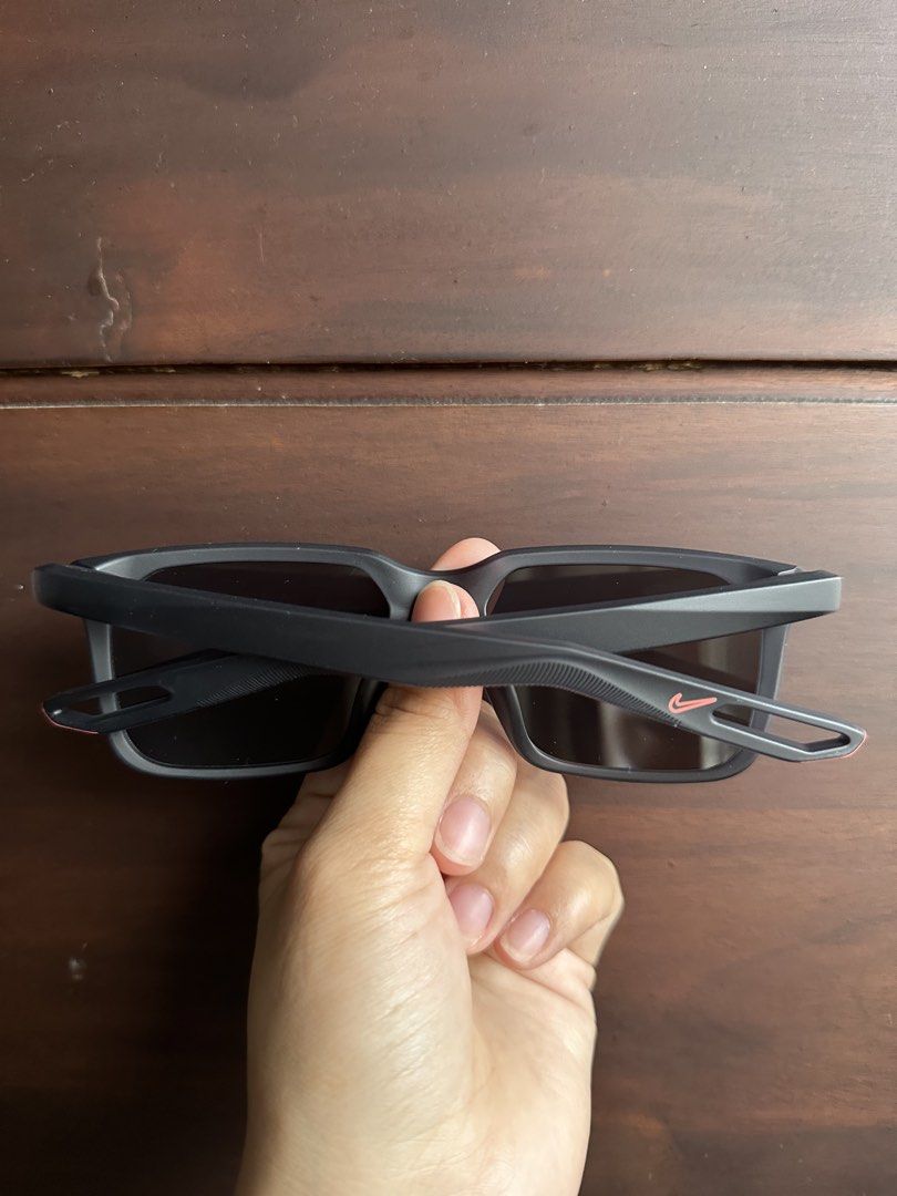 Authentic Nike Sunglasses (Category: Sunglasses & Eyewear) located in Quezon City. Submitted by nej_20 (Listing ID 1470621357, Image 2). Description: Original Sunglasses 💯 Brandnew 💯 Fixed Price ‼️ It comes in a ziplock bag with a leaflet included. What you see is what you get. 📍 Quezon City.