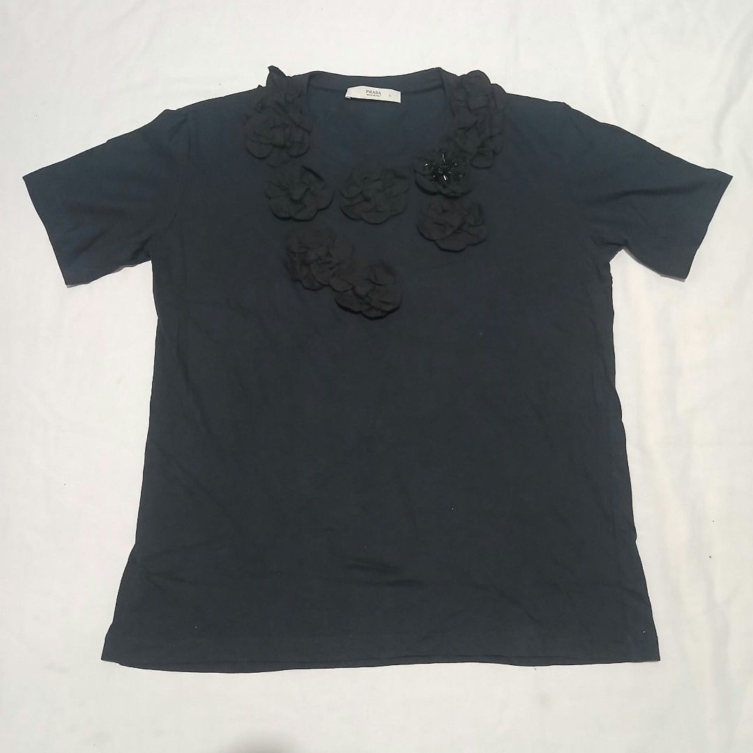 Authentic Prada Floral Applique T-Shirt (Category: Shirts) located in Mangaldan. Submitted by used2.wearwomens (Listing ID 1470675051, Image 1). Description: Good Condition No Issue Size Large On Tag Width 19 Length 22.5 Kindly Check All Posted Pictures.