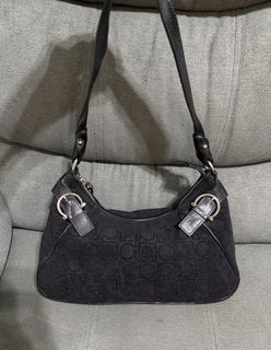 (Category: ) located in . Submitted by chic.bags (Listing ID 1470688362, Image 1). Description: .
