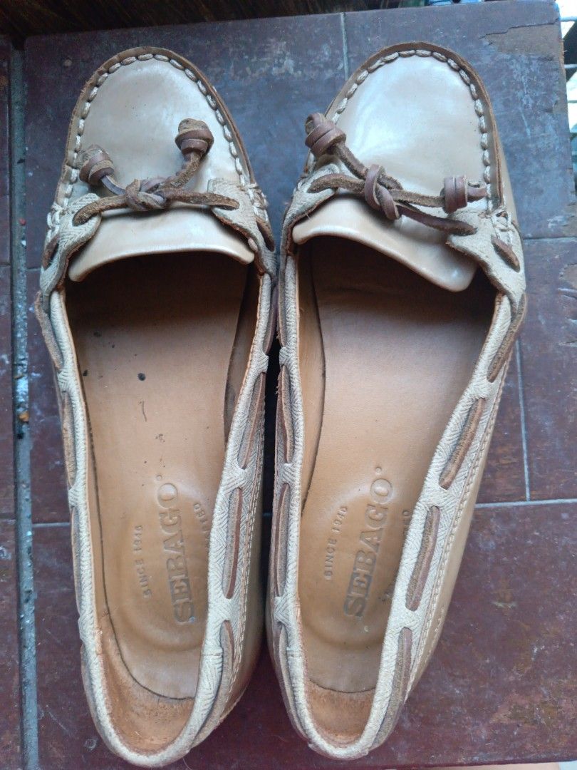 Authentic Sebago leather loafers size 5-5.5 (Category: Loafers) located in Cavite. Submitted by klowdeen (Listing ID 1470636246, Image 1). Description: - Brand: Sebago - personal use not ukay - old loved stocked shoes - Material: Premium leather upper in tan - Sole: Durable rubber with textured tread for slip resistance - Details: Visible brand logo stamped on the heel area - Condition: Good casual daily footwear with some normal wear on the bott