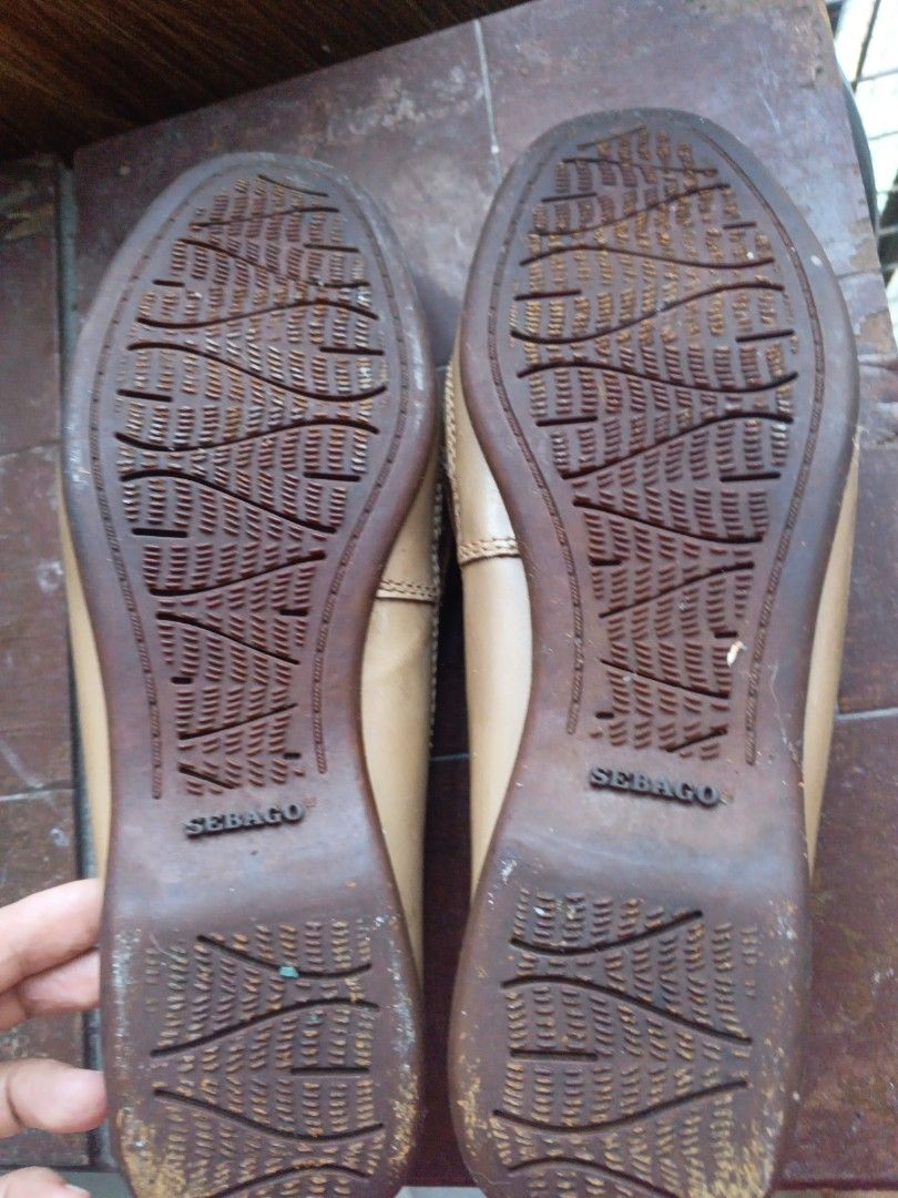 Authentic Sebago leather loafers size 5-5.5 (Category: Loafers) located in Cavite. Submitted by klowdeen (Listing ID 1470636246, Image 3). Description: - Brand: Sebago - personal use not ukay - old loved stocked shoes - Material: Premium leather upper in tan - Sole: Durable rubber with textured tread for slip resistance - Details: Visible brand logo stamped on the heel area - Condition: Good casual daily footwear with some normal wear on the bott