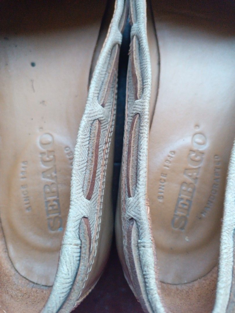Authentic Sebago leather loafers size 5-5.5 (Category: Loafers) located in Cavite. Submitted by klowdeen (Listing ID 1470636246, Image 2). Description: - Brand: Sebago - personal use not ukay - old loved stocked shoes - Material: Premium leather upper in tan - Sole: Durable rubber with textured tread for slip resistance - Details: Visible brand logo stamped on the heel area - Condition: Good casual daily footwear with some normal wear on the bott