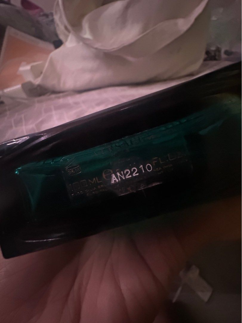 Authentic Versace Perfume (Category: Luxury Apparel) located in Dumaguete. Submitted by sellie06 (Listing ID 1470709505, Image 2). Description: offer price.