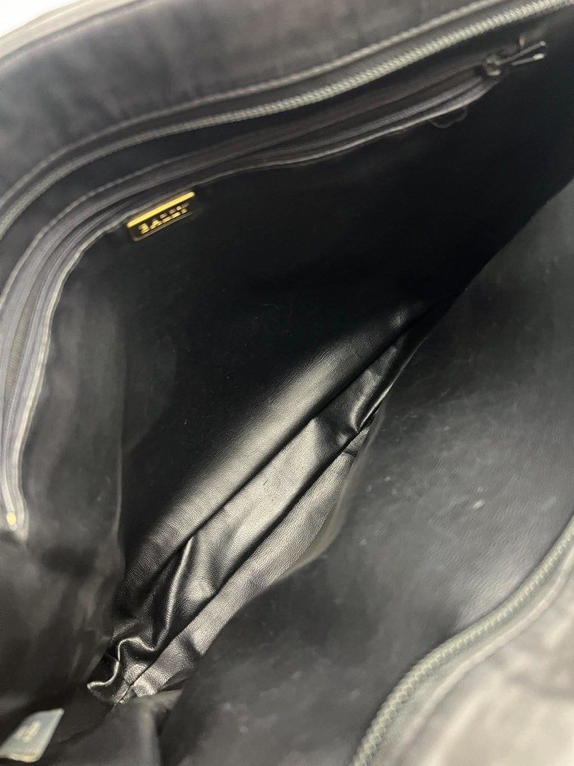 Authentic Vintage Bally quilted tote (Category: Tote Bags) located in Cagayan de Oro. Submitted by borse_de_amore (Listing ID 1470566370, Image 3). Description: Authentic Vintage Bally quilted tote Rank AB signs of use. Large size Puffy pa quilting nya. Maganda pa in person. 🏷️3,000 only.