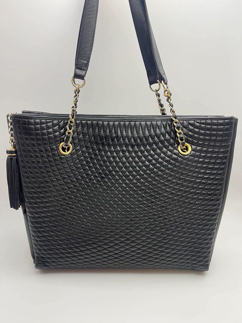 Authentic Vintage Bally quilted tote (Category: Tote Bags) located in Cagayan de Oro. Submitted by borse_de_amore (Listing ID 1470566370, Image 2). Description: Authentic Vintage Bally quilted tote Rank AB signs of use. Large size Puffy pa quilting nya. Maganda pa in person. 🏷️3,000 only.