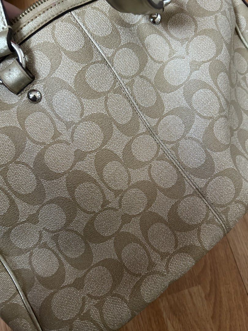 Authentic Vintage Coach Ashley Bag (Category: Shoulder Bags) located in Valenzuela. Submitted by loveshecollection (Listing ID 1470565933, Image 3). Description: .