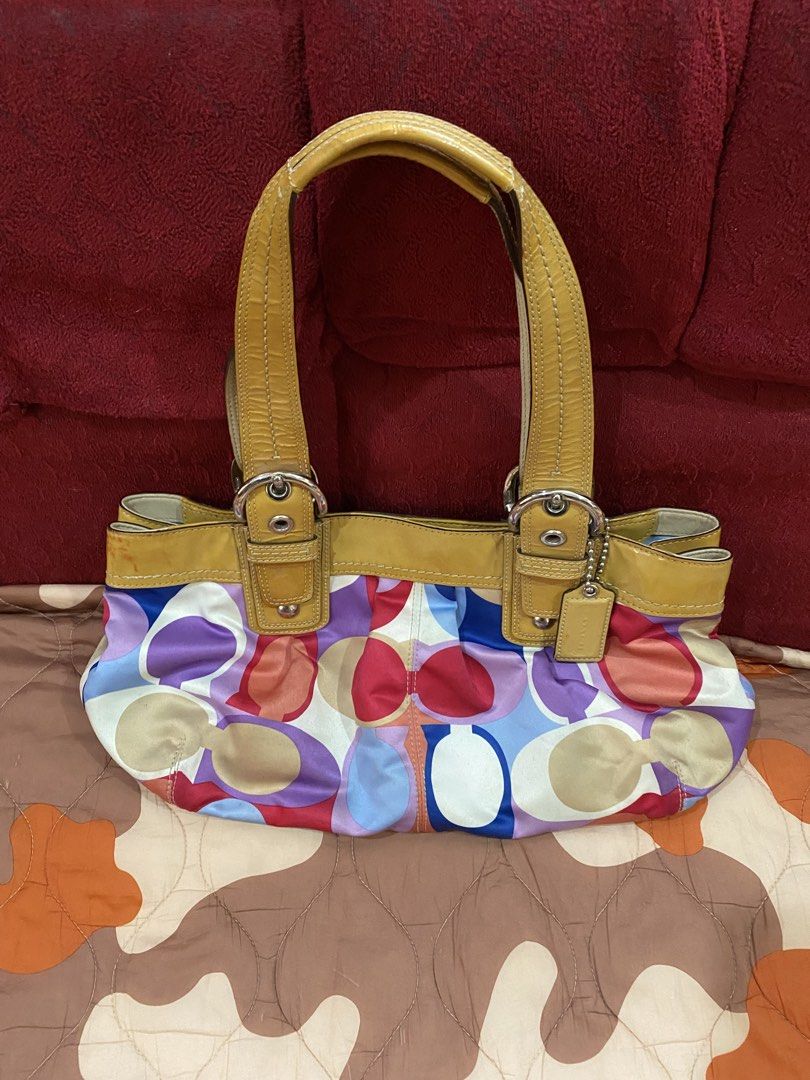 Authentic Vintage Coach patent leather (Category: Shoulder Bags) located in Manila. Submitted by nicholas_192 (Listing ID 1470724189, Image 1). Description: .