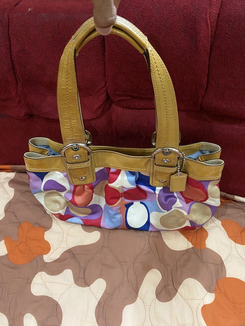 Authentic Vintage Coach patent leather (Category: Shoulder Bags) located in Manila. Submitted by nicholas_192 (Listing ID 1470724189, Image 2). Description: .