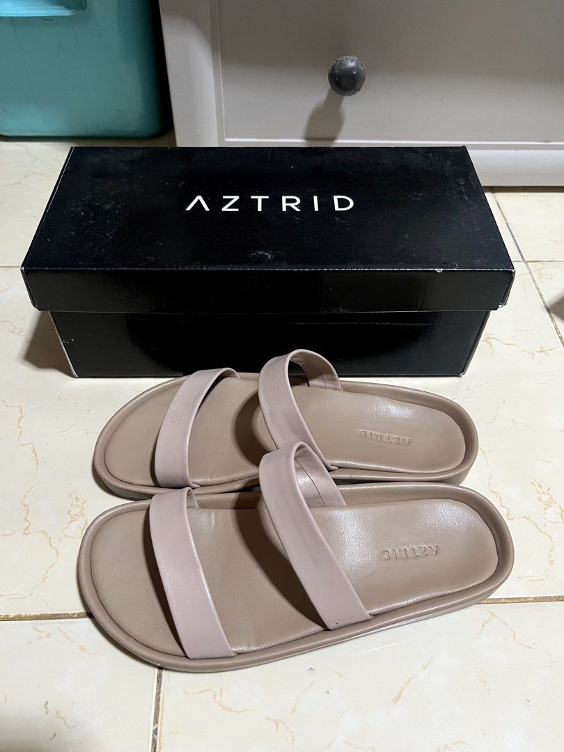 AZTRID Blake Sandals (Category: Flats & Sandals) located in Manila. Submitted by p1nkbaddi3 (Listing ID 1470659181, Image 2). Description: LAST PRICE POSTED Size US7 - Brand: AZTRID - Style: Double strap slide sandals - Color: beige - Design: Minimalist with two wide straps and comfortable molded footbed - Condition: Clean, minimal wear visible - Inclusions: Original black branded shoebox 💰Payment Method: Payment first via Gcash or bank transfer