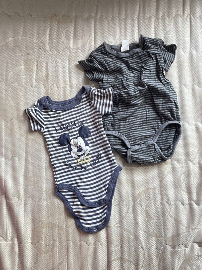 Baby Bodysuits Rompers Bundle Set Assorted Designs (Category: Babies & Kids Fashion) located in Iba. Submitted by wealtheallymari99 (Listing ID 1470605827, Image 3). Description: Take all.