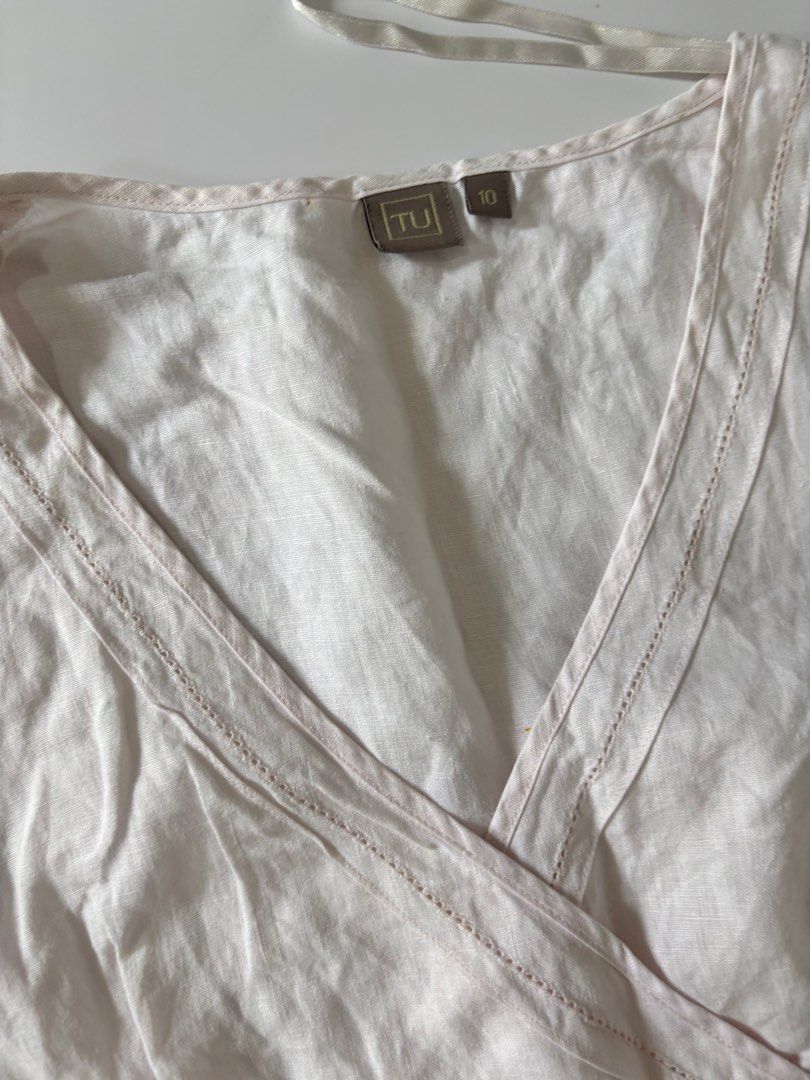 baby pink linen top (Category: Sleeveless) located in Binan City. Submitted by byhiraeth (Listing ID 1470582754, Image 2). Description: -med to large -no ww -will only entertain offers since IM out of reply quota -loc is santa rosa, laguna.
