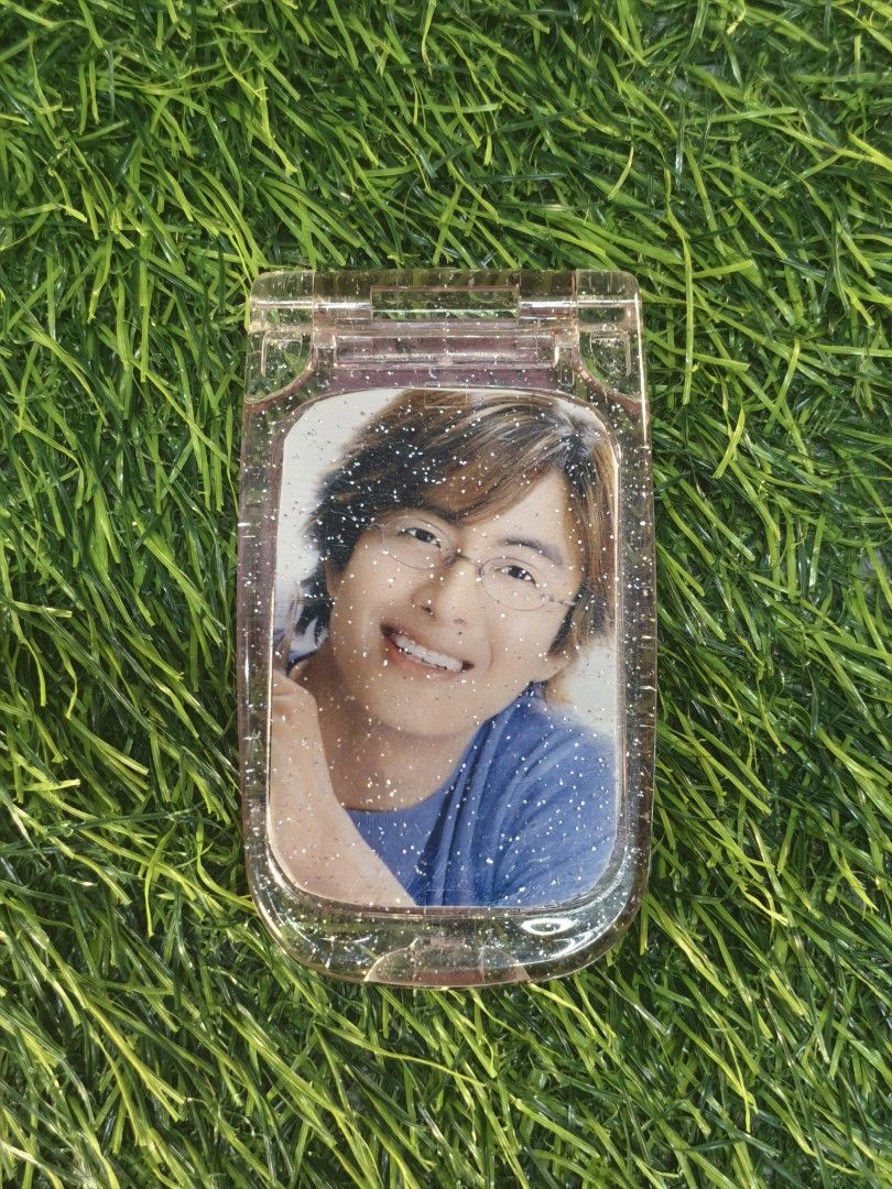 Bae Yong-joon from winter sonata (Category: K-Wave Merchandise) located in Paranaque City. Submitted by furugiyafinds (Listing ID 1470691653, Image 1). Description: - Features Bae Yong-joon from the classic K-drama Winter Sonata - Cute pink sparkly flip case design with pink floral accents - Compact pocket mirror size, perfect for everyday carry or makeup touch-ups - Nostalgic collectible item for early Hallyu fans - Good pre-loved condition.