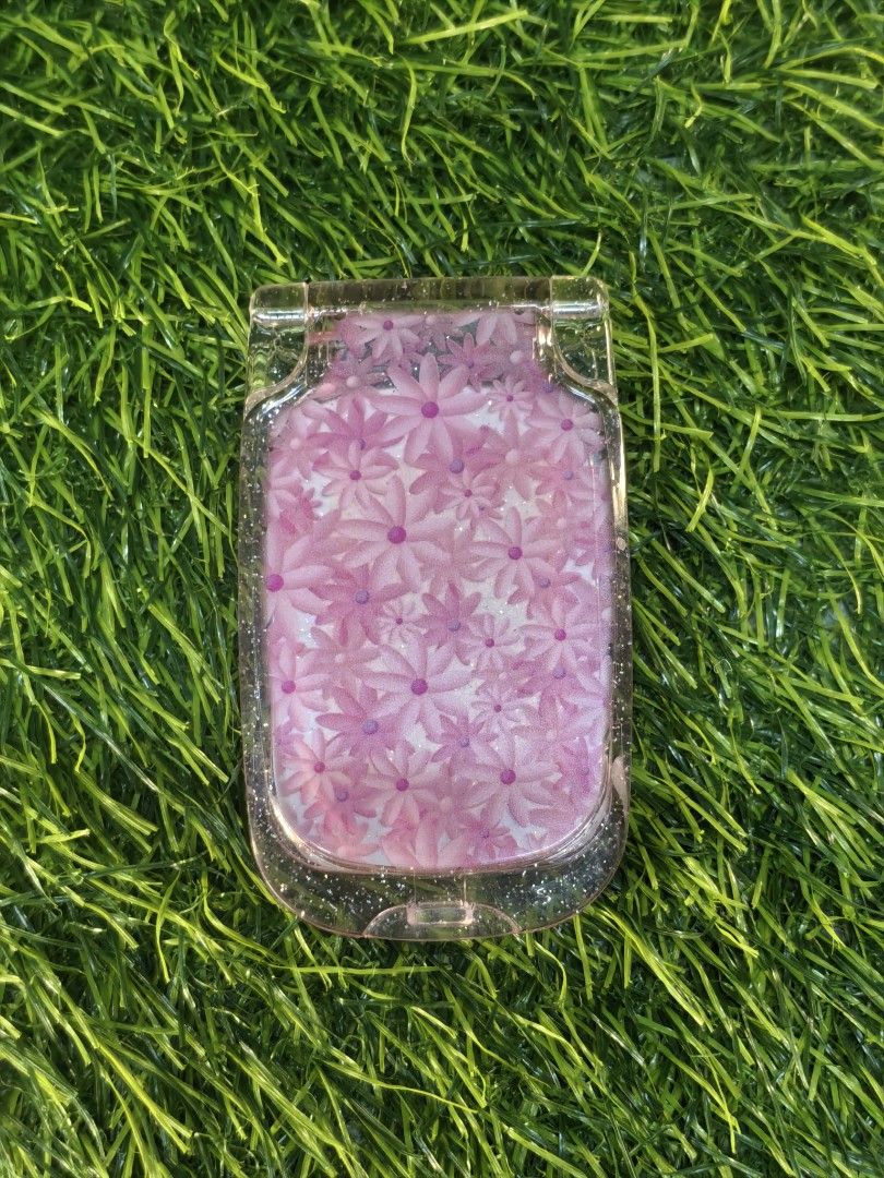 Bae Yong-joon from winter sonata (Category: K-Wave Merchandise) located in Paranaque City. Submitted by furugiyafinds (Listing ID 1470691653, Image 3). Description: - Features Bae Yong-joon from the classic K-drama Winter Sonata - Cute pink sparkly flip case design with pink floral accents - Compact pocket mirror size, perfect for everyday carry or makeup touch-ups - Nostalgic collectible item for early Hallyu fans - Good pre-loved condition.