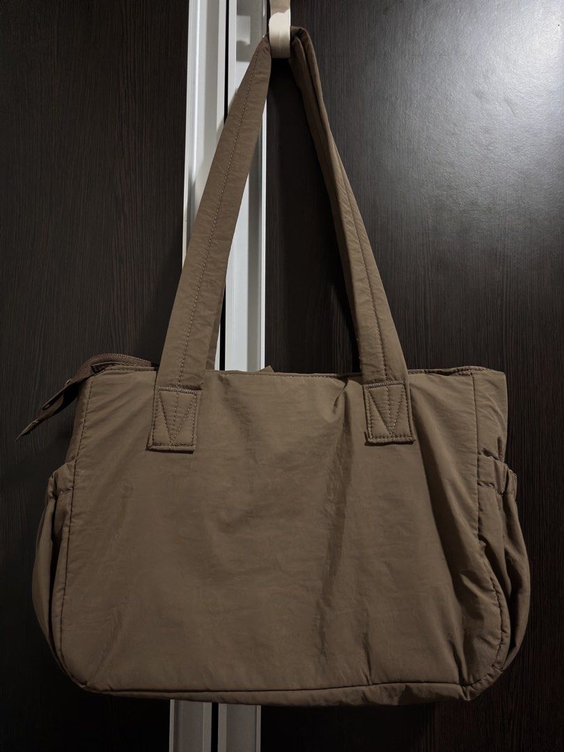 bagsmart bow tote bag (Category: Shoulder Bags) located in Quezon City. Submitted by injooool (Listing ID 1470728625, Image 2). Description: - bago lang din! ginamit lang for picture :).