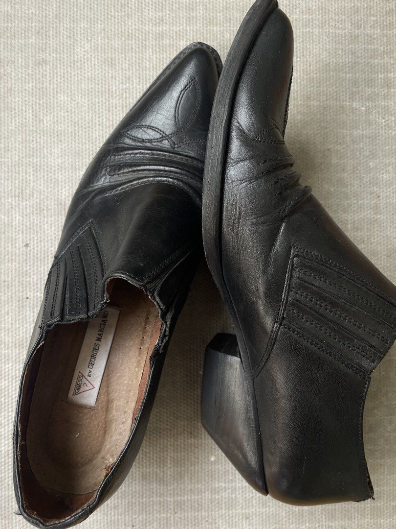 Balat na shoes Guess (Category: Casual Shoes) located in Mandaluyong City. Submitted by summersamnl (Listing ID 1470611983, Image 1). Description: Pwede discount.