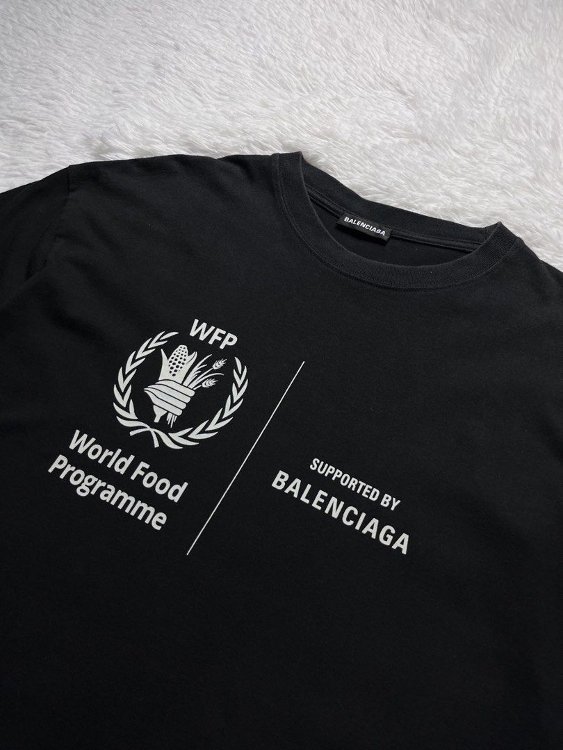 BALENCIAGA (Category: Tshirts & Polo Shirts ) located in Manila. Submitted by bagayanagi11491 (Listing ID 1470582780, Image 3). Description: Excellent Condition Size: L-XL Dimes: 23x29 Issue: None Solid neto.