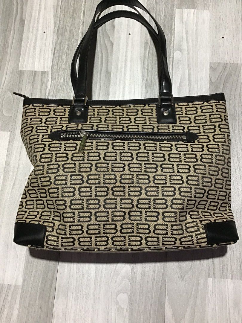 balenciaga 1990 monogram canvas tote bag (Category: Luxury Bags & Wallets) located in Davao. Submitted by ljay.thriftedfinds (Listing ID 1470690058, Image 3). Description: Dm more details sure Buyer Pass puro tanong.