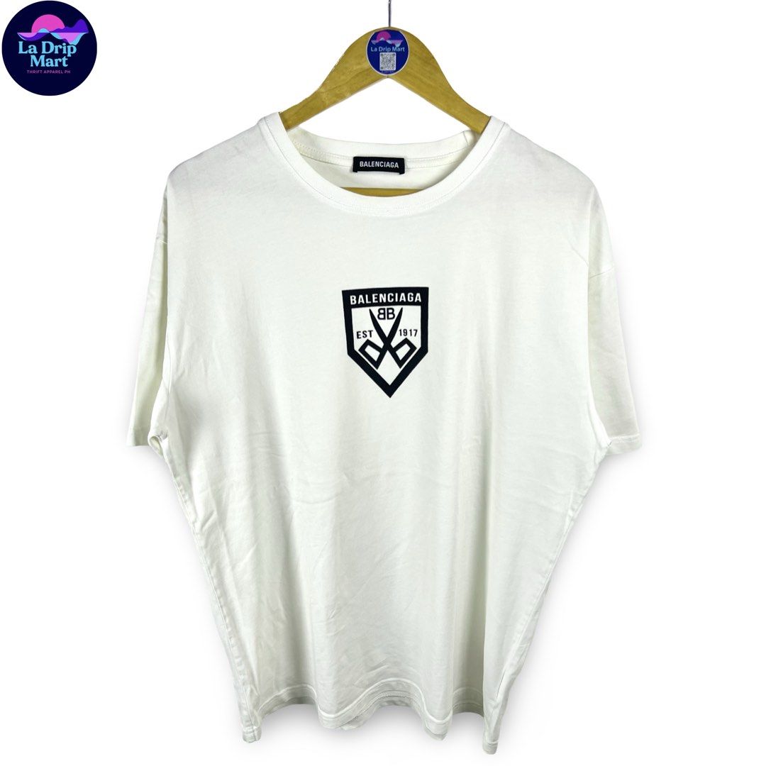 ‎“BALENCIAGA PARIS” ‎BARBER SCSR TEE (Category: Tshirts & Polo Shirts ) located in Taguig. Submitted by ldm.ph (Listing ID 1470742964, Image 1). Description: ‎(LDM-C-0283) ‎Size:ACTUAL FIT:LARGE ‎Dimensions ‎Inches width:22 ‎Inches length:28 ‎Condition: GOOD AS NEW ‎Color rate:10 ‎Flaws:❌ ‎(READY TO WEAR) .