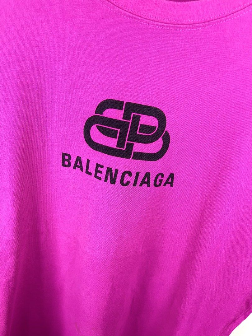 ‎“BALENCIAGA PARIS” BB INTERLOCKING TEE ‎ (Category: Tshirts & Polo Shirts ) located in Taguig. Submitted by ldm.ph (Listing ID 1470742735, Image 3). Description: ‎(LDM-C-0280) ‎Size:ACTUAL FIT:LARGE ‎Dimensions ‎Inches width:22 ‎Inches length:28 ‎Condition: EXCELLENT ‎Color rate:9.5 ‎Flaws:❌ ‎(READY TO WEAR).