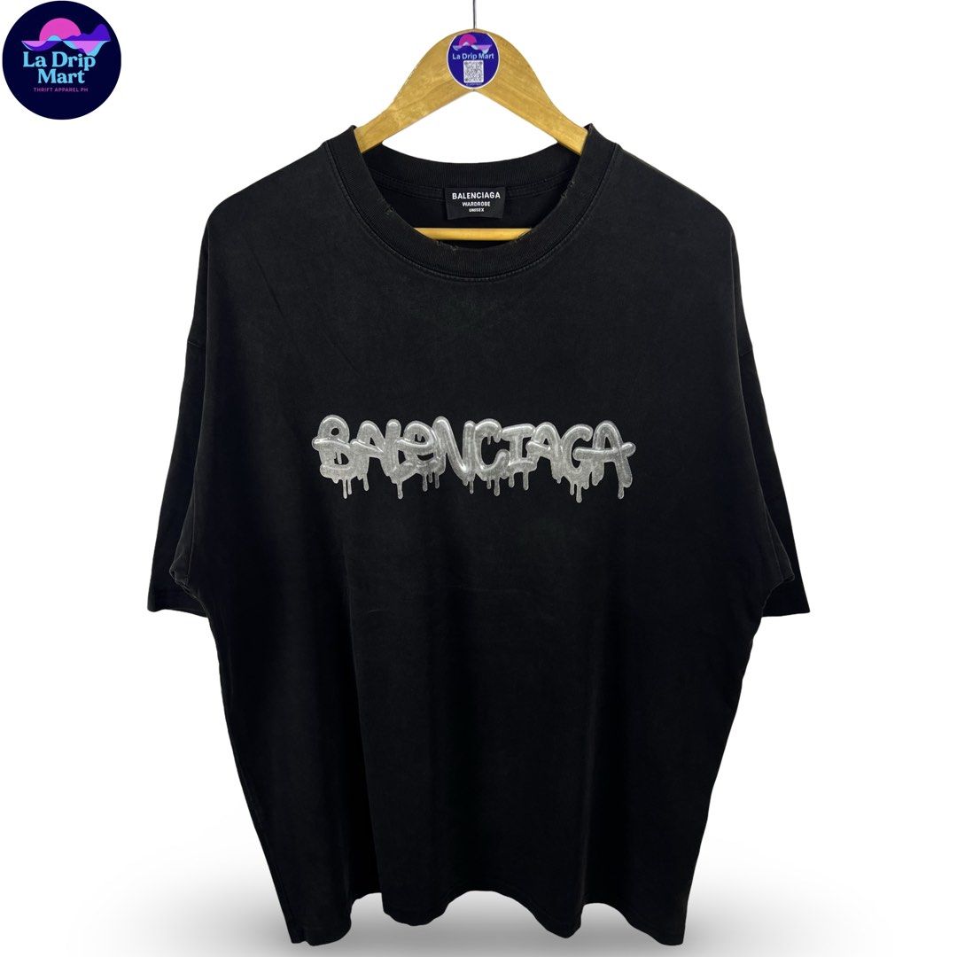 ‎“BALENCIAGA PARIS” DRIPPING SCRPT DSTRSSD TEE ‎ (Category: Tshirts & Polo Shirts ) located in Taguig. Submitted by ldm.ph (Listing ID 1470742911, Image 1). Description: ‎(LDM-C-0282) ‎Size:ACTUAL FIT:XL ‎Dimensions ‎Inches width:25 ‎Inches length:29 ‎Condition: EXCELLENT ‎Color rate:9.5 ‎Flaws:❌ ‎(READY TO WEAR) .