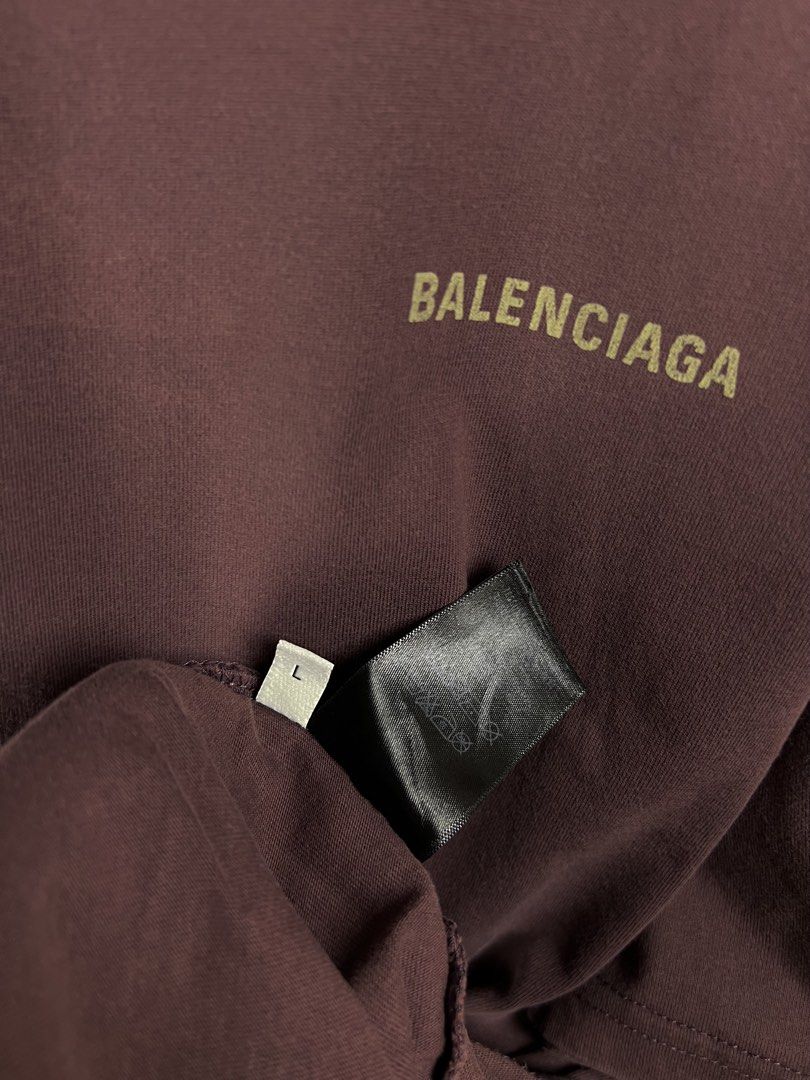 ‎“BALENCIAGA PARIS” ‎MINIMAL SCRPT GRPHC TEE (Category: Tshirts & Polo Shirts ) located in Taguig. Submitted by ldm.ph (Listing ID 1470726980, Image 3). Description: ‎(LDM-C-0275) ‎Size:ACTUAL FIT:XL ‎Dimensions ‎Inches width:23 ‎Inches length:30 ‎Condition: EXCELLENT ‎Color rate:9.5 ‎Flaws:❌ ‎(READY TO WEAR) .