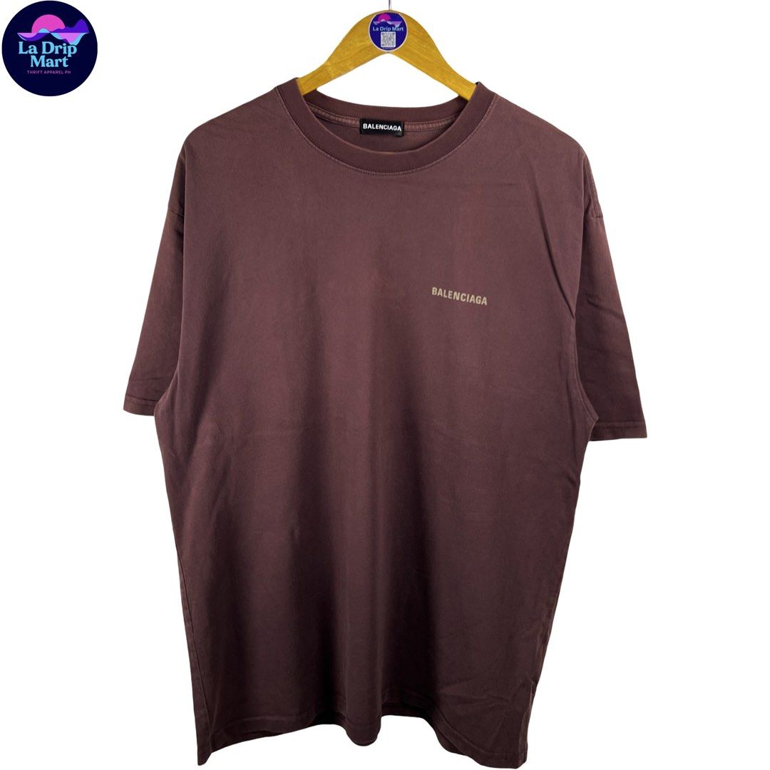 ‎“BALENCIAGA PARIS” ‎MINIMAL SCRPT GRPHC TEE (Category: Tshirts & Polo Shirts ) located in Taguig. Submitted by ldm.ph (Listing ID 1470726980, Image 2). Description: ‎(LDM-C-0275) ‎Size:ACTUAL FIT:XL ‎Dimensions ‎Inches width:23 ‎Inches length:30 ‎Condition: EXCELLENT ‎Color rate:9.5 ‎Flaws:❌ ‎(READY TO WEAR) .