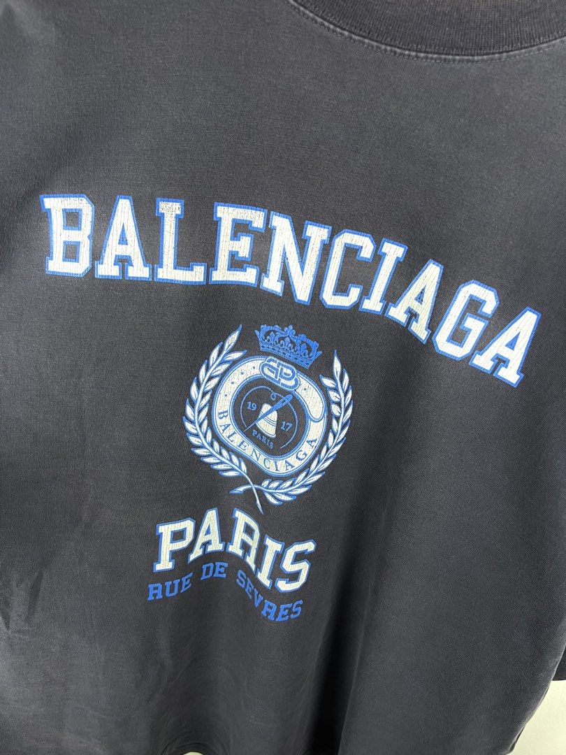 ‎“BALENCIAGA PARIS” UNVRSTY SCRPT TEE (Category: Tshirts & Polo Shirts ) located in Taguig. Submitted by ldm.ph (Listing ID 1470743121, Image 3). Description: ‎(LDM-C-0285) ‎Size:ACTUAL FIT:XL-XXL ‎Dimensions ‎Inches width:25 ‎Inches length:28 ‎Condition: GOOD AS NEW ‎Color rate:10 ‎Flaws:❌ ‎(READY TO WEAR) .