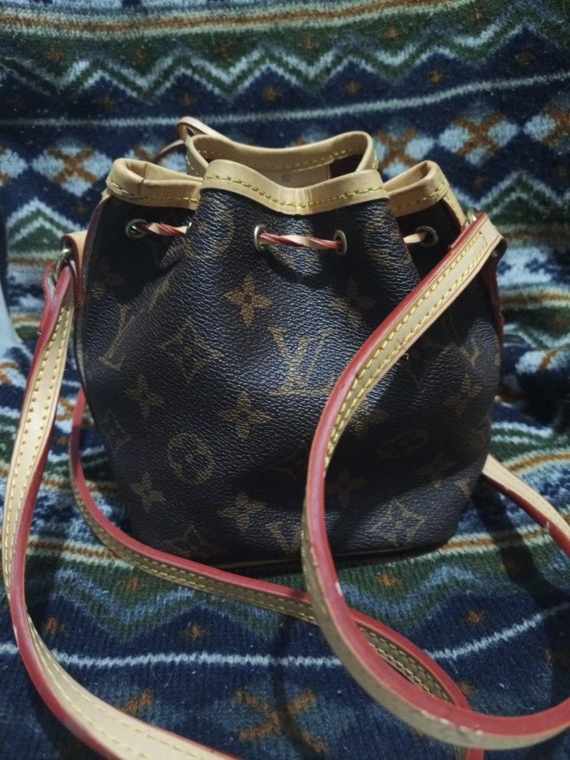 Banquette Sling Bag (Category: Cross-body Bags) located in Davao. Submitted by hermiepiam75360 (Listing ID 1470587886, Image 2). Description: .